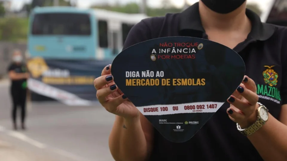 Campanha “Não troque a infância por moedas” é realizada pela Sejusc, em Manaus
