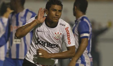 Oito anos depois, Paulinho retorna ao Corinthians para reforçar o time:  “O guerreiro está de volta”
