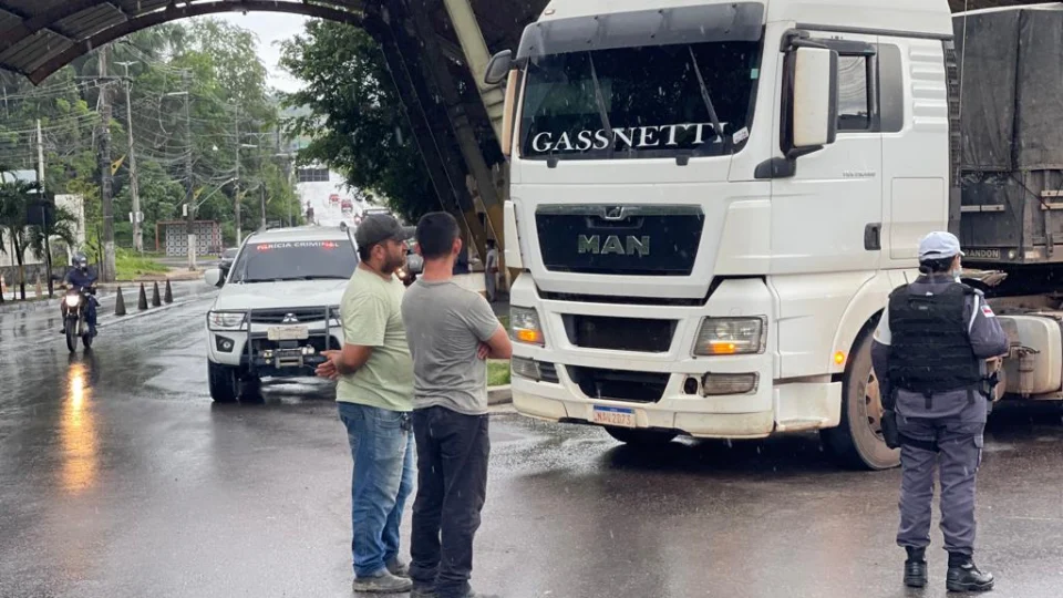 VEJA VÍDEO de acidente entre carreta bitrem e baú, na Barreira de da BR-174 com AM-010