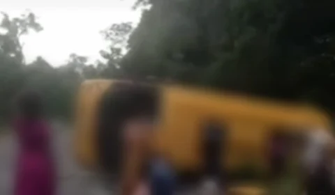 Dois mortos e vários feridos em grave acidente com ônibus em  Novo Airão; VÍDEO