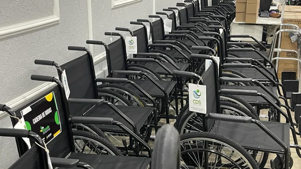 Governo entrega 700 equipamentos  de saúde e inaugura Centro de Testagem na Policlínica Codajás