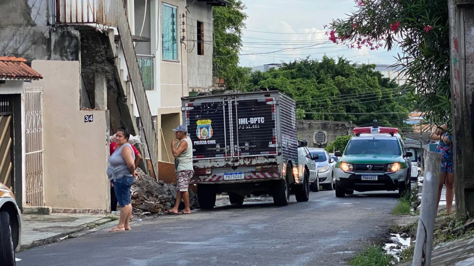 Trabalhador cai do alto de escada e morre no bairro Raiz