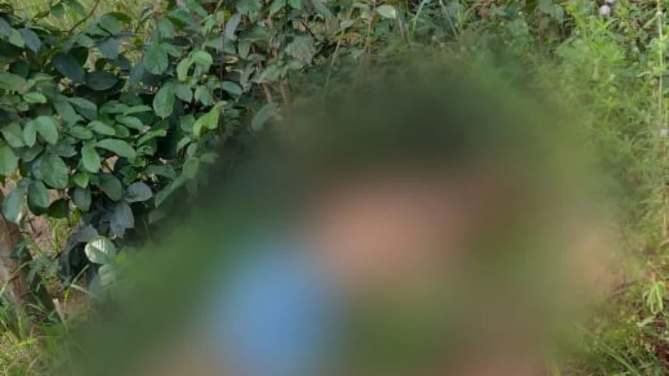 Corpo de homem é encontrado com marcas de violência em estrada de Iranduba