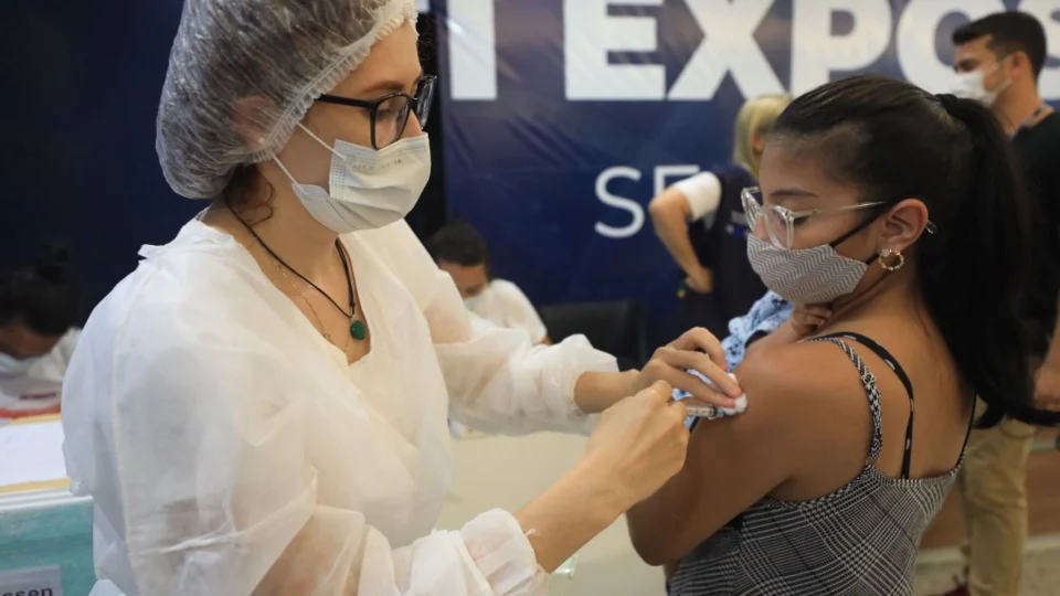 Amazonas já aplicou 5.755.827 doses de vacina contra Covid-19 até esta sexta-feira (21)