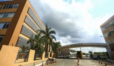 Explosão de casos de covid-19 em cruzeiros motivou suspensão