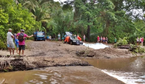Cinco pessoas da mesma família morrem após carro cair em riacho no Piauí