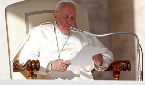 No Vaticano, papa Francisco diz rezar por vítimas das chuvas no Brasil