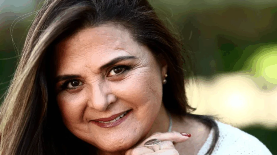 Atriz Elizangela é internada em estado grave com sequelas da covid, após recusar vacina