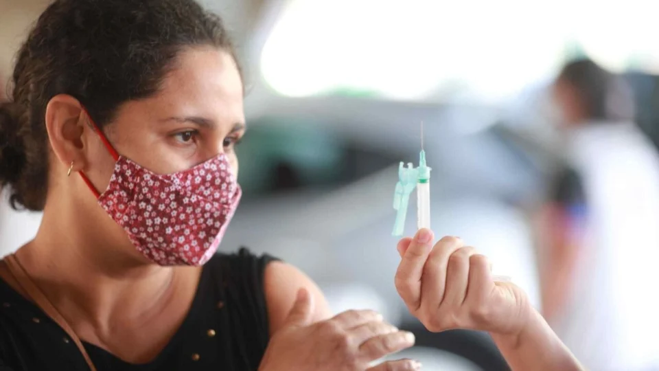 Amazonas já aplicou 5.873.035 doses de vacina contra Covid-19 até esta quinta-feira (27)