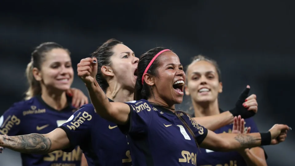 Corinthians aumenta distância na ponta do ranking feminino de clubes