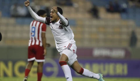 Igor Jesus marca nos acréscimos e classifica o Flamengo na Copinha