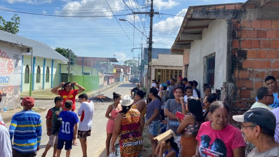 Contas de energia que chegam a quase 3 mil reais causam protestos pela cidade de Manaus