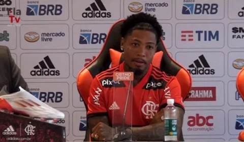 Jogador Marinho é apresentado no Flamengo