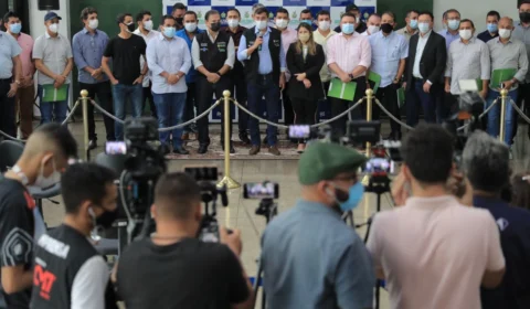 Wilson Lima se reúne com prefeitos para tratar de estratégias de vacinação contra a Covid-19