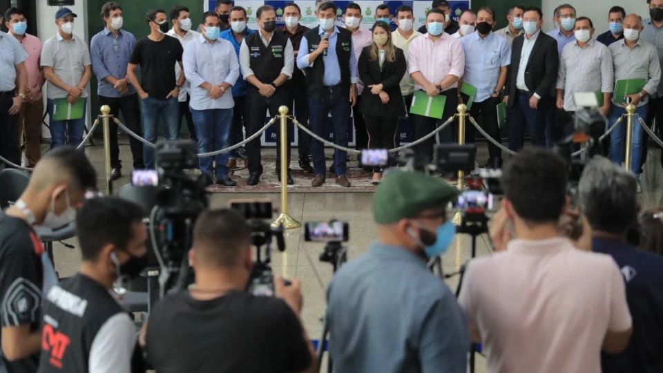 Wilson Lima se reúne com prefeitos para tratar de estratégias de vacinação contra a Covid-19