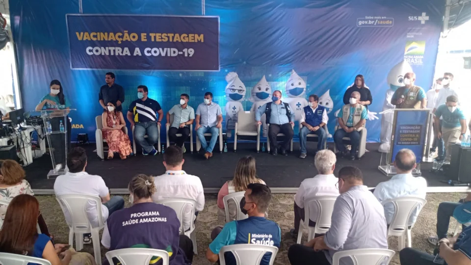 Ministro da saúde visita postos de testagem em Manaus e alerta importância da vacinação