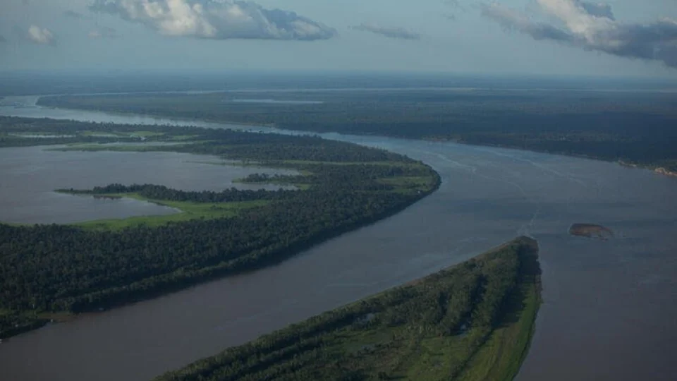 Seis pessoas desaparecem após naufrágio no rio Madeira (AM)