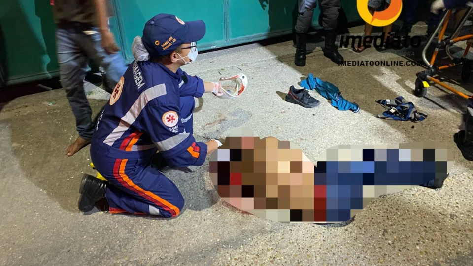 Assaltante é violentamente espancado após assaltar ônibus amarelinho no Armando Mendes