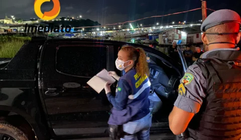 Empresário é assassinado com tiros na cabeça e polícia encontra caderno com possíveis devedores dentro de carro