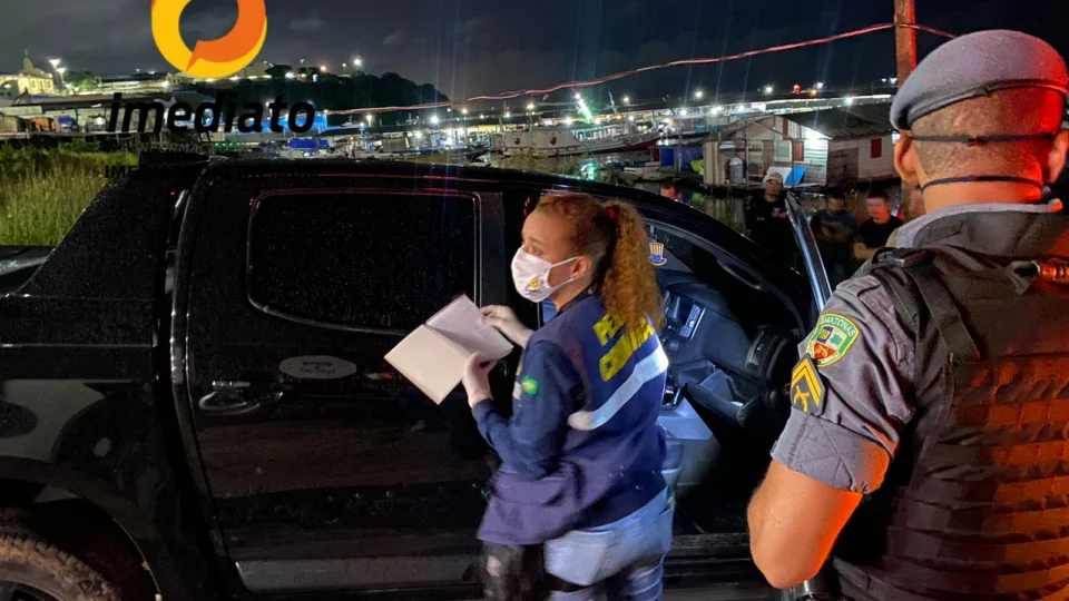 Empresário é assassinado com tiros na cabeça e polícia encontra caderno com possíveis devedores dentro de carro