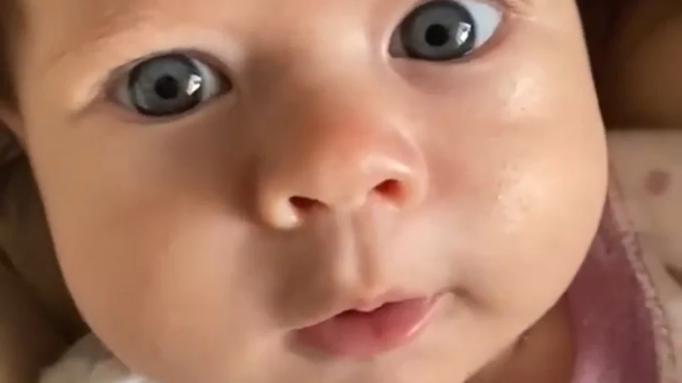 Bebê surpreende ao falar ‘bom dia’ com apenas 2 meses de vida; VEJA VÍDEO