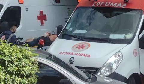 Veja vídeos do momento em que feridos em atentado são socorridos na porta do Fórum