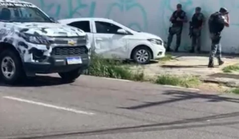Suspeito de fuzilar viatura da PC é preso e tem carro apreendido tentando sair de Manaus