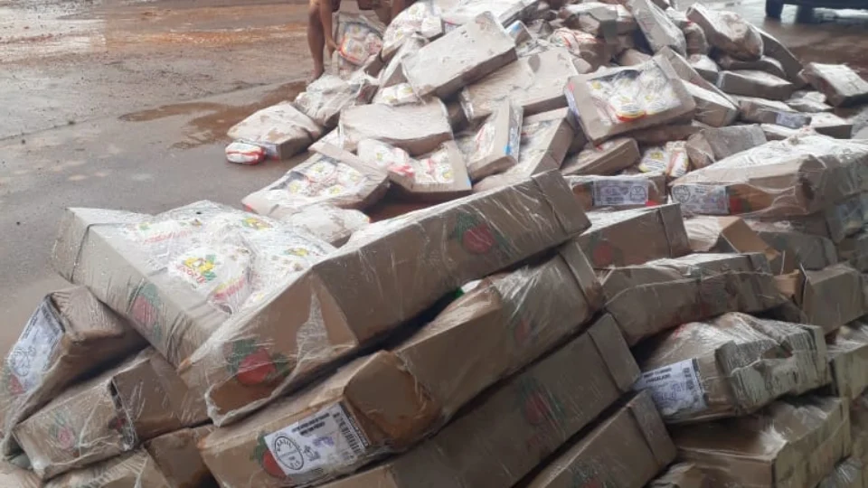 Cinco toneladas de frango transportadas sem refrigeração e sem nota fiscal são apreendidas em Humaitá