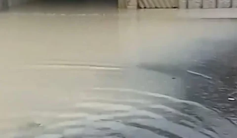 Veja vídeo; Moradores sofrem com forte chuva em Manaus