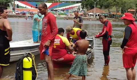 Adolescente se afoga após cair de bóia em balneário no Rio Preto da Eva