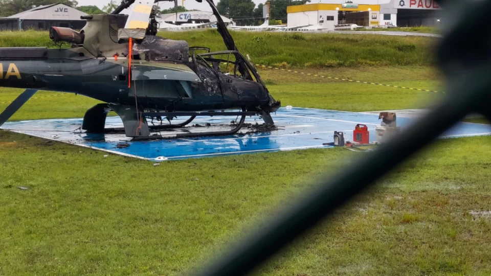 Helicóptero do Ibama é incendiado em Manaus; Veja vídeo