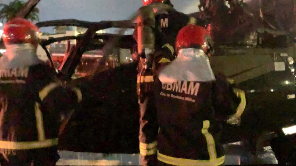 Veja vídeo: Helicóptero do Ibama é incendiado em Manaus