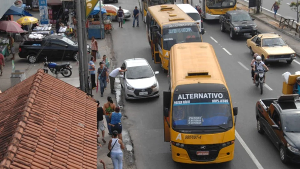 Após morte de mototaxista, veículos do transporte alternativo passam por fiscalização em Manaus 