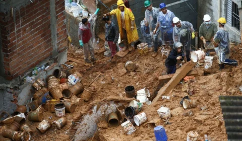 Município paulista busca oito desaparecidos em consequência das chuvas