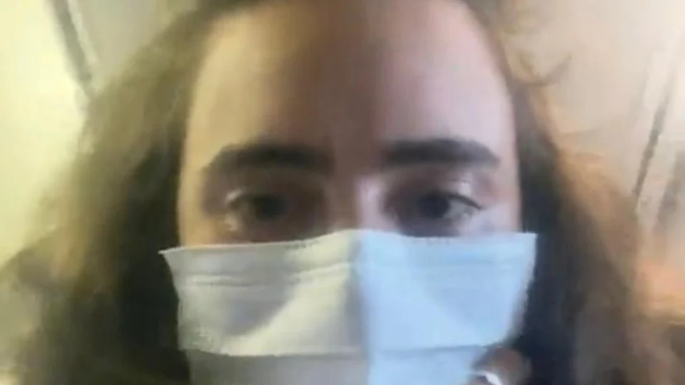 Mulheres brigam em voo por conta do BBB22; Veja vídeo