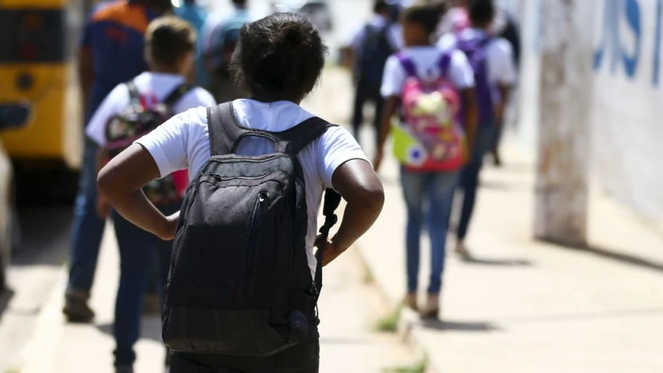 Censo Escolar: mais de 650 mil crianças saíram da escola em três anos