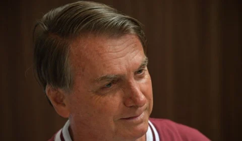 Bolsonaro afirma que está bem e recebe convite para massagem