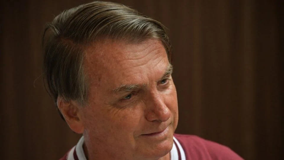 Bolsonaro afirma que está bem e recebe convite para massagem