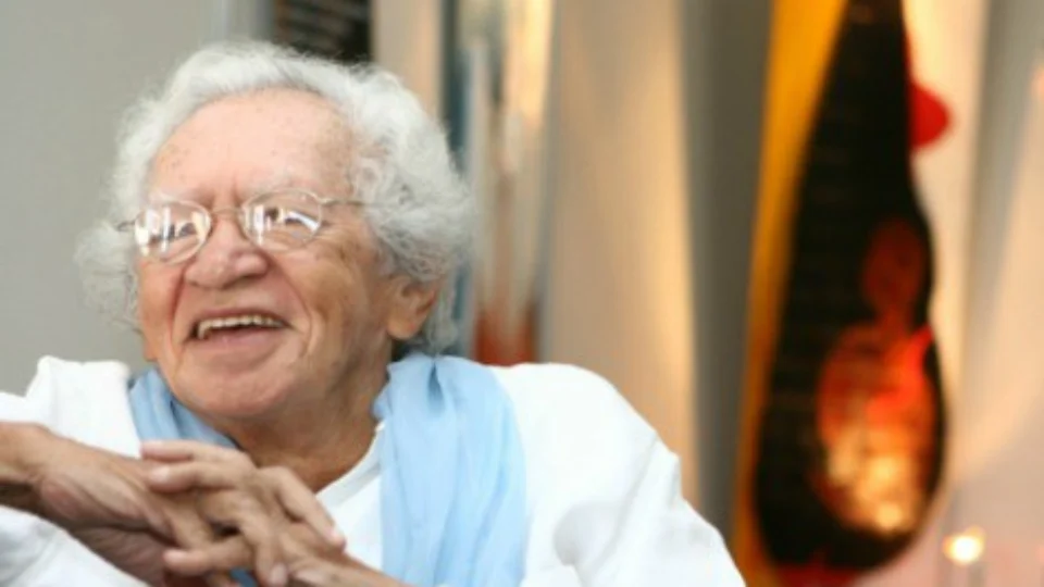 Escritores e amigos prestam suas últimas homenagens a Thiago de Mello