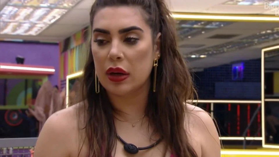 BBB22: Naiara diz que “falta coragem” a travestis e revolta web