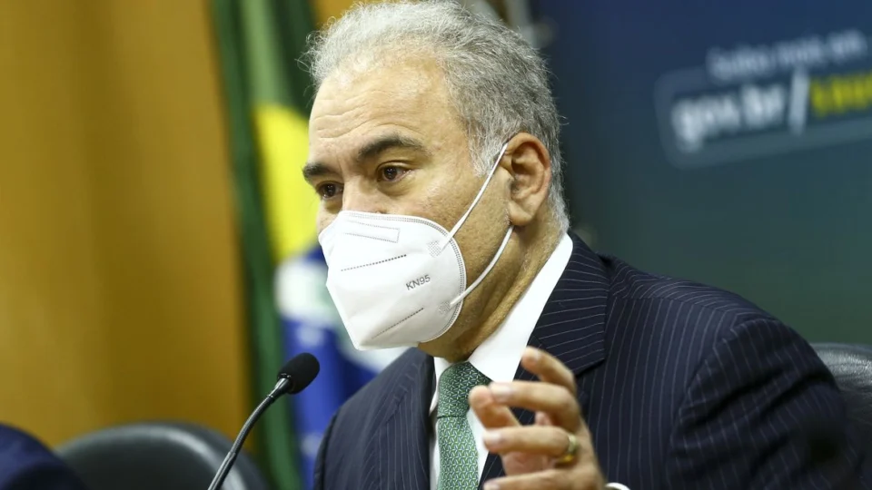 Ministro da Saúde defende aplicação de dose de reforço contra covid-19