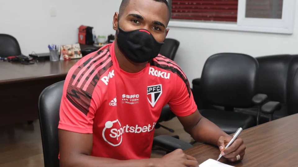 São Paulo anuncia contratação de Nikão