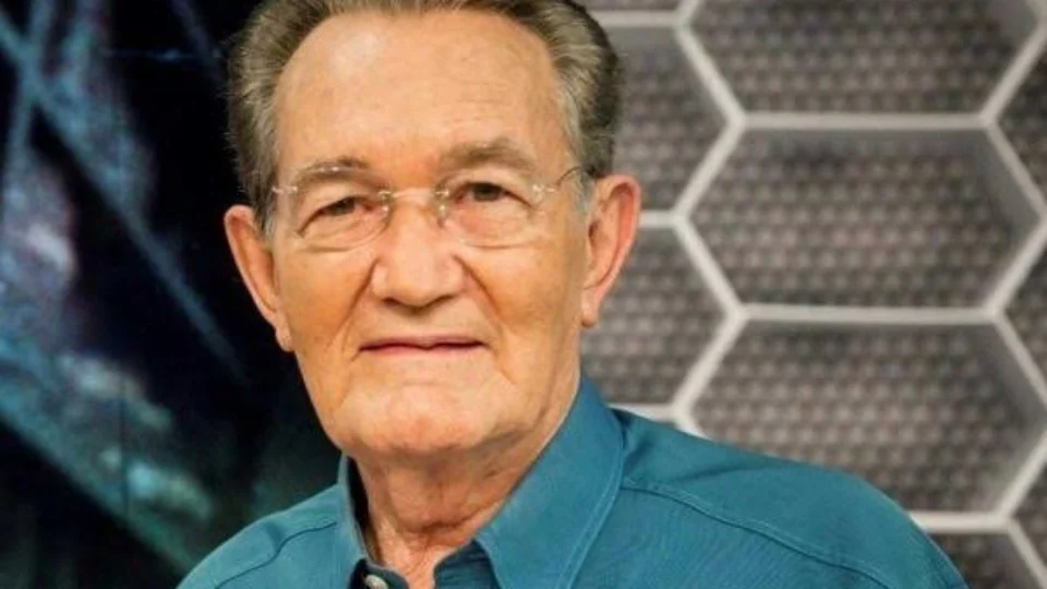 Esposa do apresentador Léo Batista morre na piscina de casa, no Rio de Janeiro