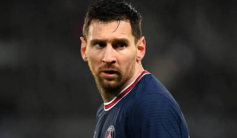 Messi continua se recuperando da covid-19 e desfalca PSG