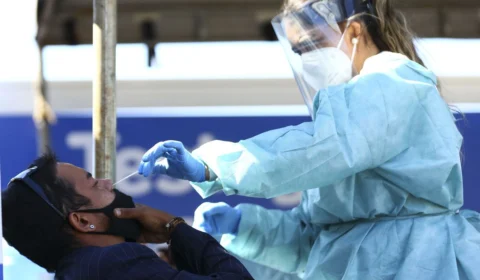 Covid-19: Brasil tem 23,2 milhões de casos e 621,5 mil mortes