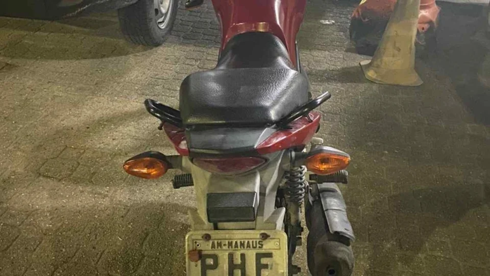 Adolescente de 16 anos é preso com moto roubada em Manaus