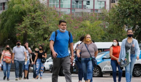 Covid-19: Brasil tem 22,3 milhões de casos e 619,2 mil mortes