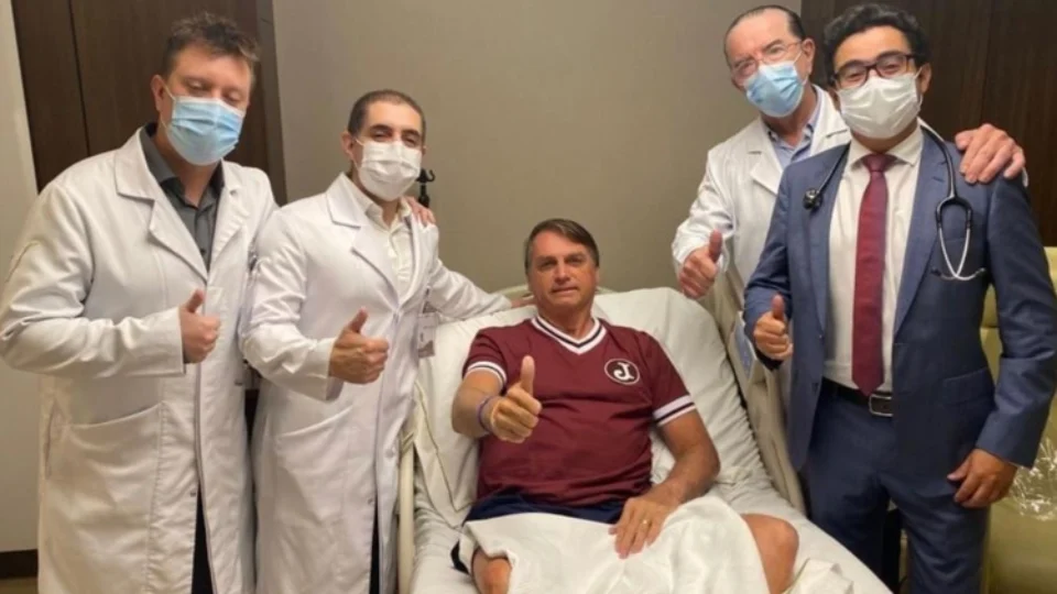Presidente Jair Bolsonaro recebe alta após dias internado em hospital de São Paulo
