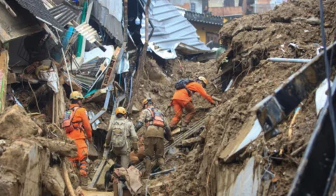Mortos em Petrópolis chegam a 169 e 139 vítimas já foram identificadas; veja vídeo