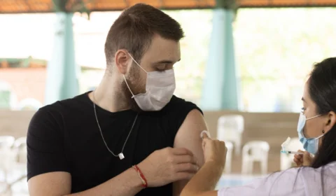 Manaus tem 51 pontos de vacinação contra Covid-19 nesta sexta-feira (25)